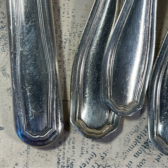 WM Rogers & Son  12  DWT set of 22 Flatware - Picture 5 of 7